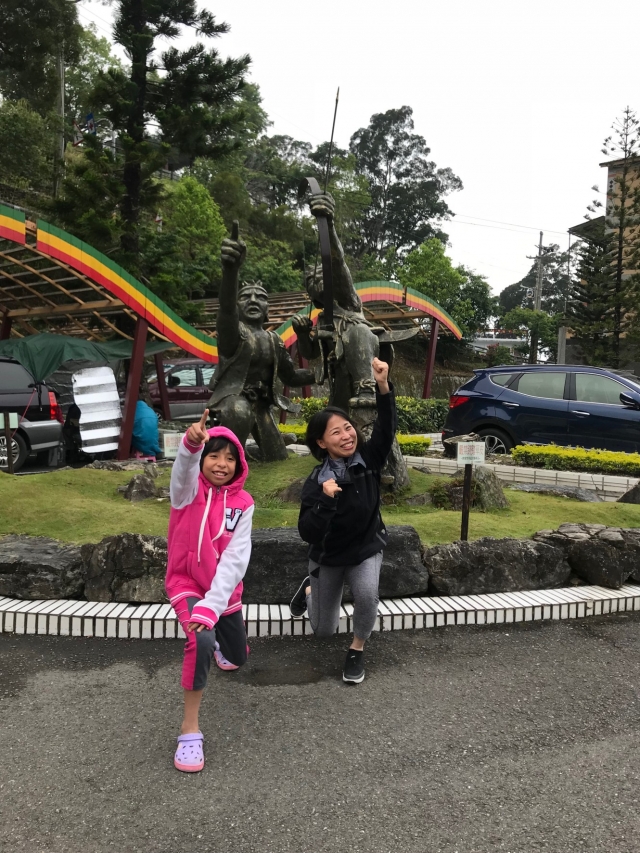我和媽咪模仿神山弓箭手