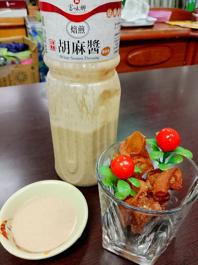 炸餛飩佐焙煎胡麻醬-富味鄉【黑白對決　雙醬無敵】