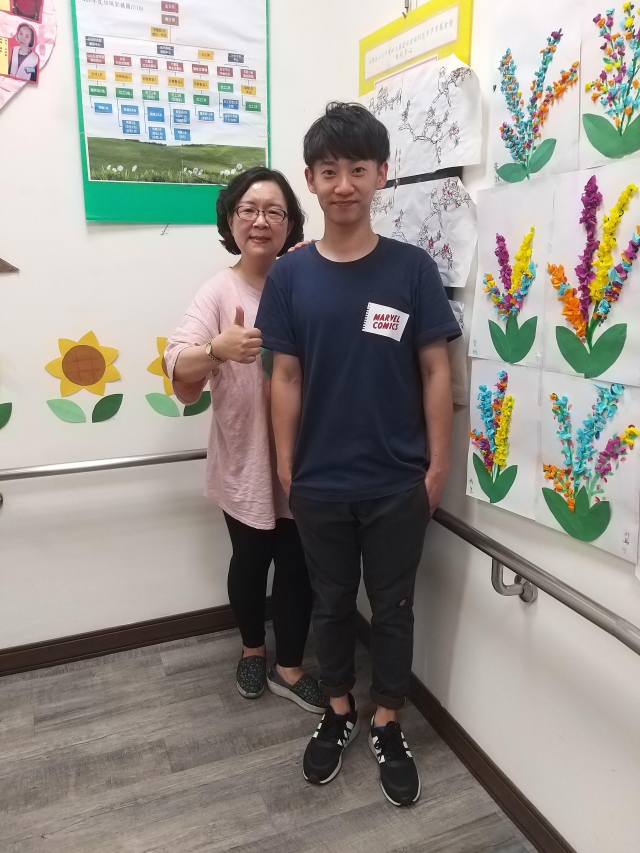 財團法人台中市私立真愛社會福利基金會附設臺中市私立北區真愛社區式服務類長期照顧服務機構-蔣昊凌-第五屆社區金點獎好想得獎之給我一個讚讚吧-個人獎-照顧服務員組