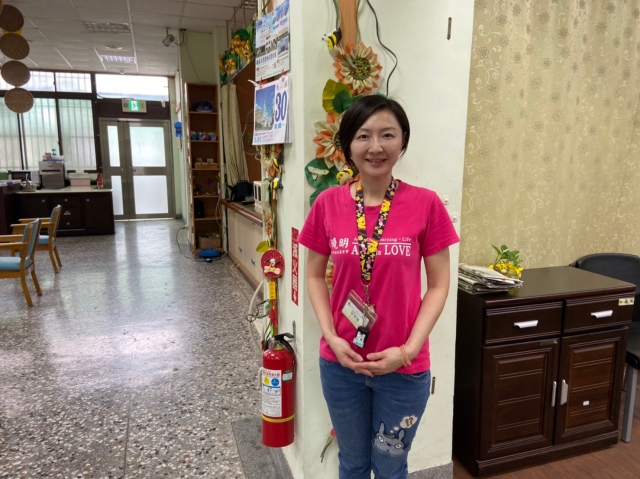 財團法人天主教曉明社會福利基金會附設台中市私立西大墩社區長照機構-胡馨瞳-第五屆社區金點獎好想得獎之給我一個讚讚吧-個人獎-照顧服務員組