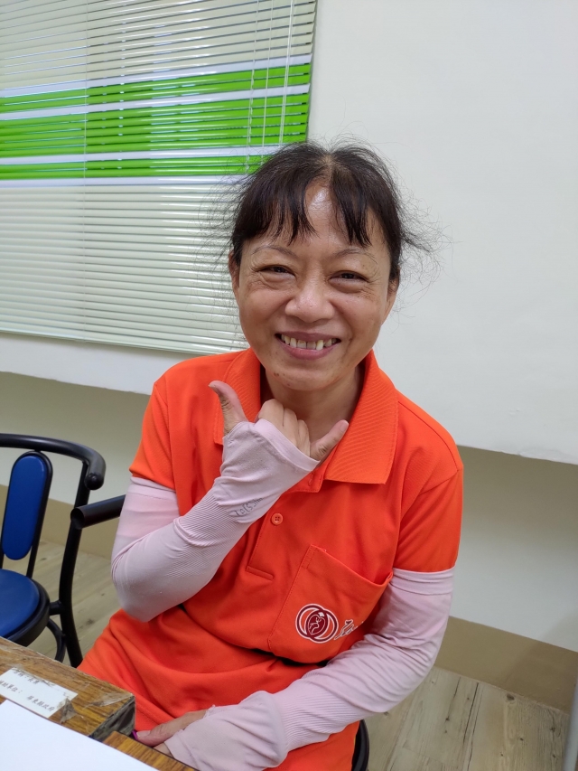 財團法人弘道老人福利基金會附設屏東縣私立居家式服務類長期照顧服務機構-張鳳聯-第五屆社區金點獎好想得獎之給我一個讚讚吧-個人獎-照顧服務員組