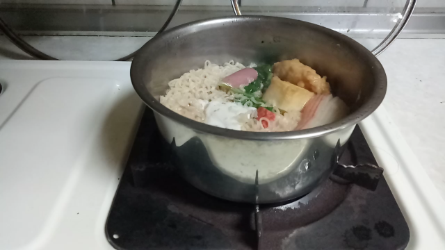 Cook two kind of instant noodles!-The SCVS next top YouTuber