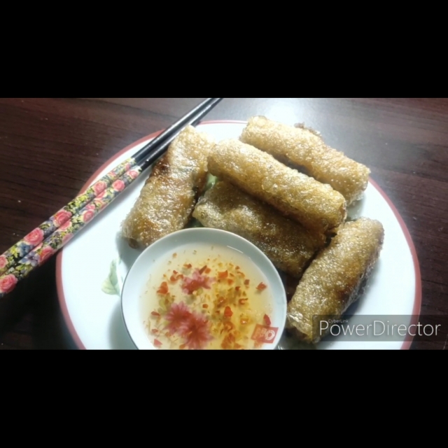 How to make Vietnamese fried spring rolls. -The SCVS next top YouTuber