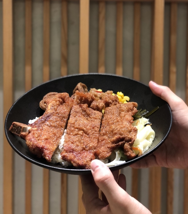 平凡的排骨飯，不平凡的美味-尋找良攝漢－梁社漢排骨影像募集活動