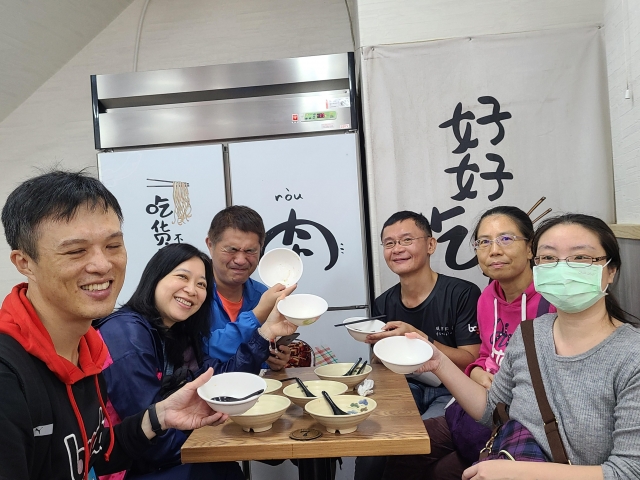 好好吃垮大黑哥！-玩轉淡水-誰是神攝手
