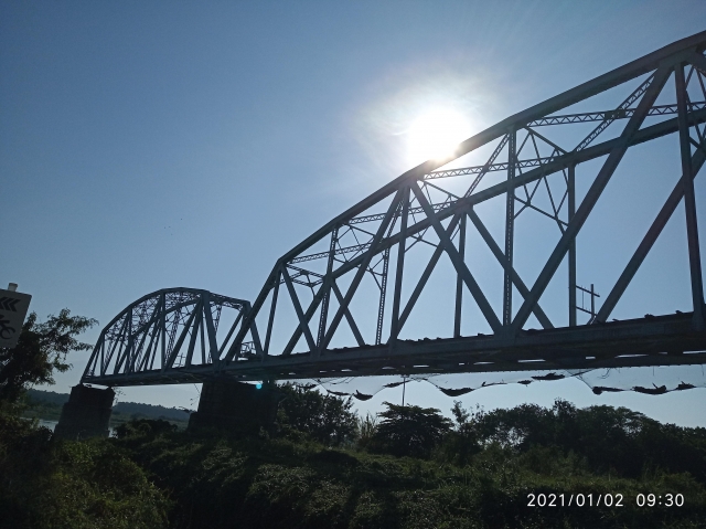 太陽下的舊鐵橋-百年鐵橋‧風華再現-大樹舊鐵橋美照徵選