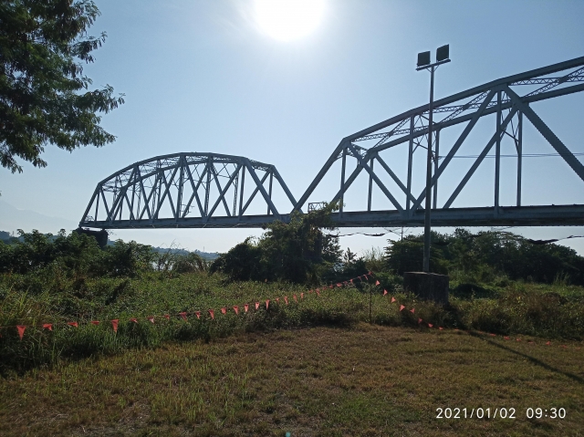 太陽下的舊鐵橋-百年鐵橋‧風華再現-大樹舊鐵橋美照徵選