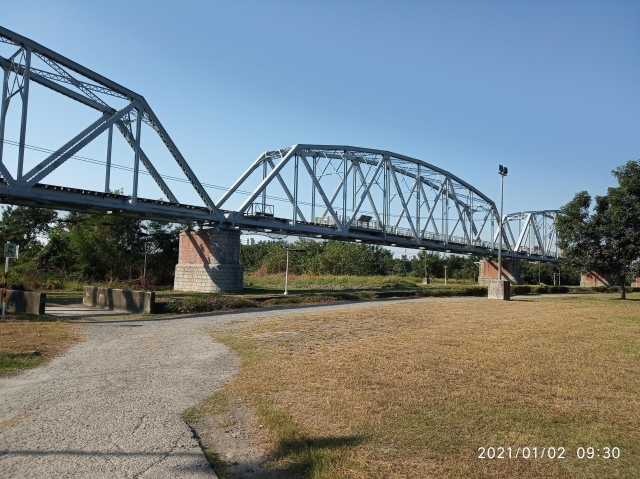 太陽下的舊鐵橋-百年鐵橋‧風華再現-大樹舊鐵橋美照徵選