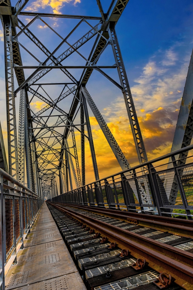 壯濶瑰麗的天空步道-百年鐵橋‧風華再現-大樹舊鐵橋美照徵選