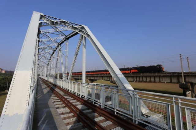 鳴日遊鐵橋-百年鐵橋‧風華再現-大樹舊鐵橋美照徵選