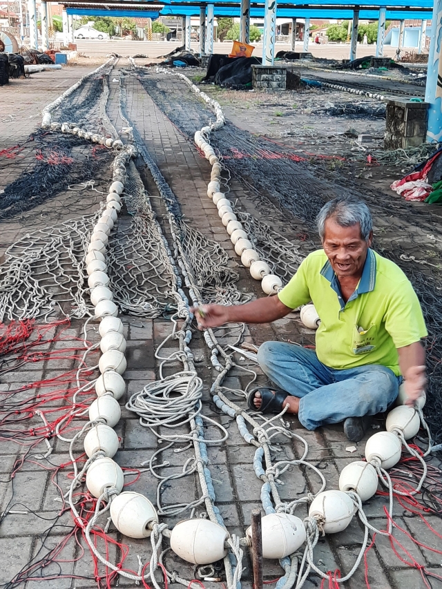 枋寮漁港補破網-2021伊甸心旅行《看見心風景》攝影比賽網路人氣獎票選活動