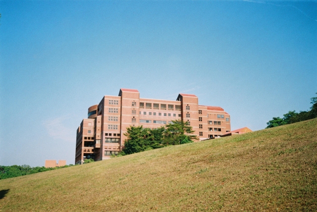 張京昊_圖書館-國立中正大學110級畢業校園攝影展學生票選