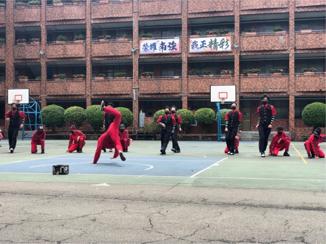 南強工商-周佩玉--_二級微解封後的舞蹈排練防疫措施一樣確實-新北就是愛老師-愛的疫外連線人氣王票選