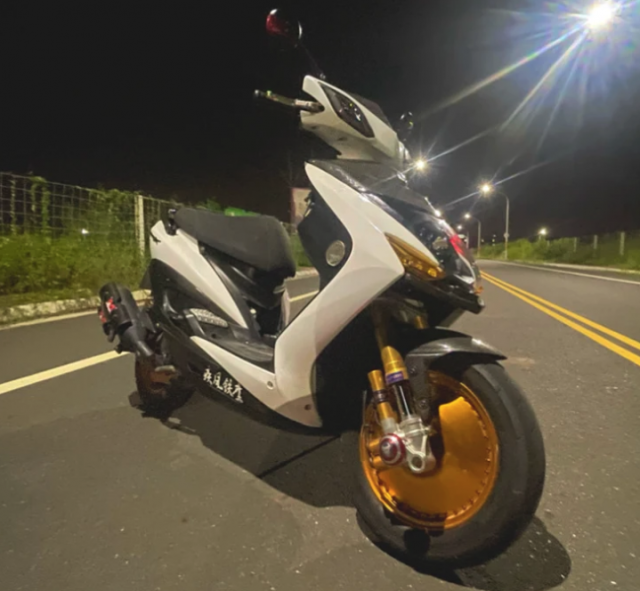 高調又不失風格的騷包金-20 Need You勁戰大會師  MotoBuy線上選美會