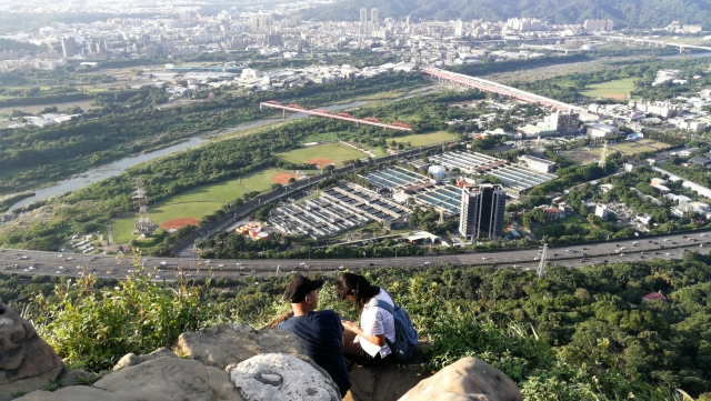 臺灣北中南東 吃喝玩耍樂透透-台灣好玩耍,高額獎金讓你拿！Taiwan is so much fun! Come and get high prizes!