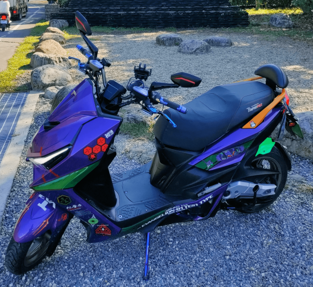 【002】初號機參上  -KYMCO KRV榮耀傳騎－MotoBuy改裝選美大賞