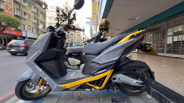 【003】帥氣的小灰灰-KYMCO KRV榮耀傳騎－MotoBuy改裝選美大賞