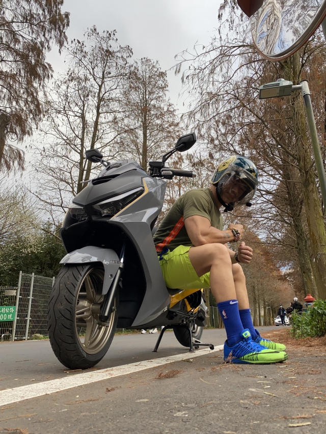 【006】鋼鐵英雄-KYMCO KRV榮耀傳騎－MotoBuy改裝選美大賞