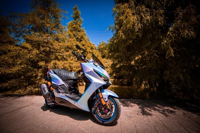 【023】 幻彩藍KRV-KYMCO KRV榮耀傳騎－MotoBuy改裝選美大賞