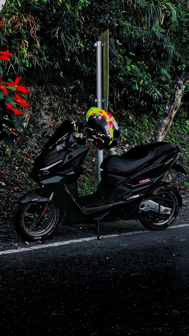 【025】 黑金寶貝-KYMCO KRV榮耀傳騎－MotoBuy改裝選美大賞