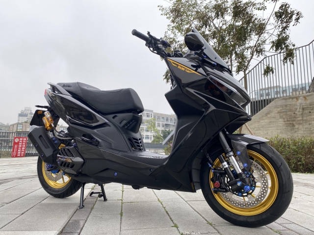 【047】黑嚕嚕 -KYMCO KRV榮耀傳騎－MotoBuy改裝選美大賞