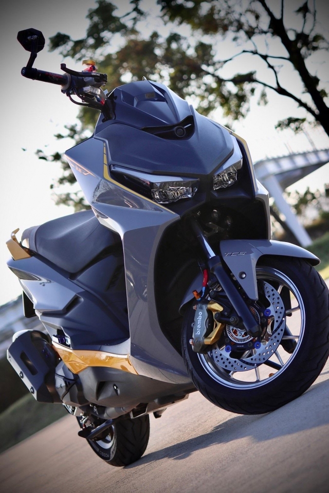 【051】灰色騎蹟on your mind-KYMCO KRV榮耀傳騎－MotoBuy改裝選美大賞