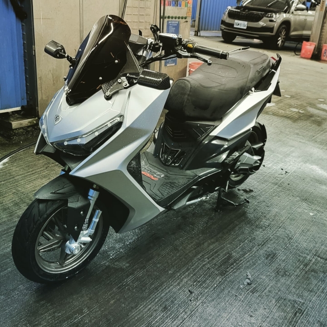 【056】銀劍號-KYMCO KRV榮耀傳騎－MotoBuy改裝選美大賞