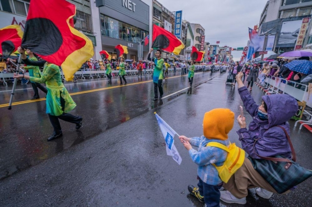 母子迎旗隊-2022嘉義市國際管樂節攝影比賽-網路人氣獎票選