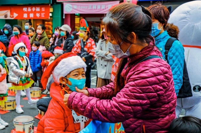 手裡的叮嚀-2022嘉義市國際管樂節攝影比賽-網路人氣獎票選