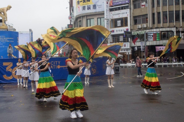 揮舞手中旗三連作-2022嘉義市國際管樂節攝影比賽-網路人氣獎票選