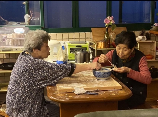  永不褪色的愛與奉獻-金色年華攝影比賽