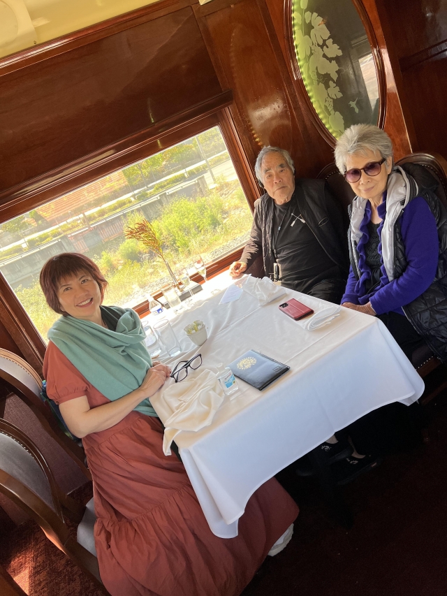 「陪伴年邁父母坐火車去旅行」-金色年華攝影比賽