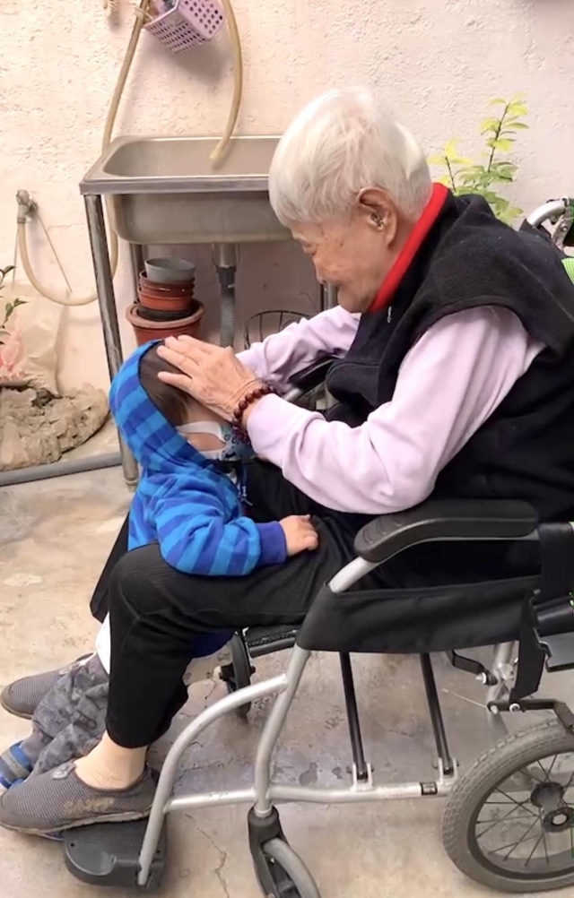 相聚快ㄧ世紀的愛-金色年華攝影比賽