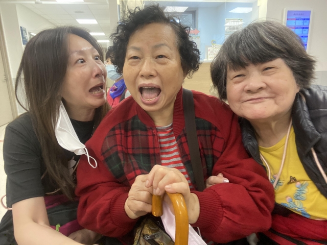 搞笑三人組-金色年華攝影比賽