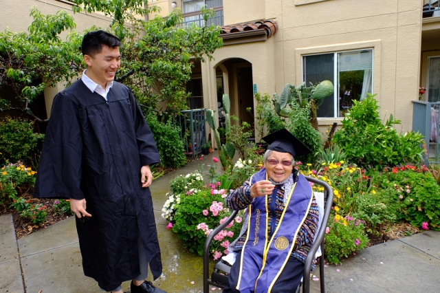 奶奶也毕业了 Grandma graduates too-金色年華攝影比賽