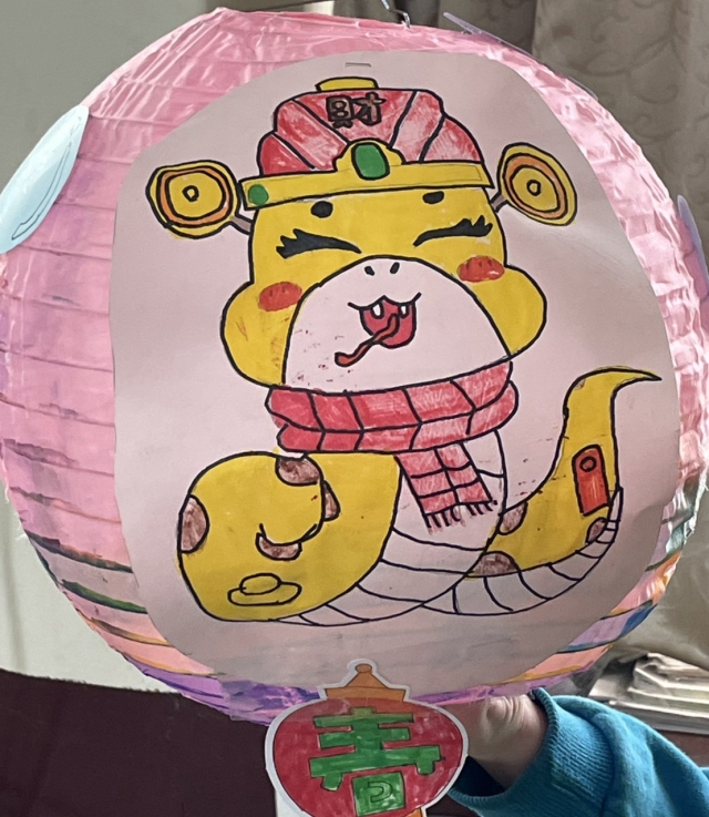 金蛇吐信迎財神!-2025頭份四月八 澎湃慶城藝-校園花燈創意競賽