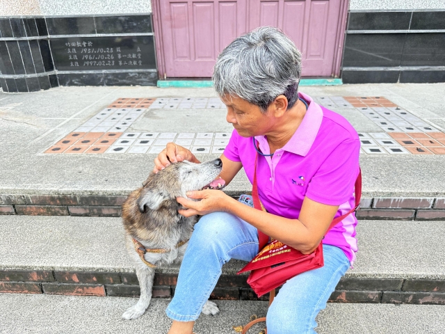 幸福就是陪伴妳到老-第二屆金腳印獎『毛孩鏡勾追』活動