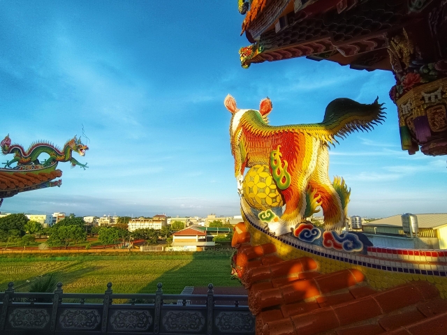 西港DOC-胡淑燕-屋脊上的守護者-南高輔導團隊114年數位加值競賽-家鄉的痕跡攝影競賽