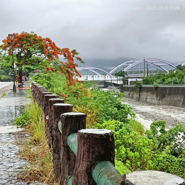 甲仙DOC-劉美葐-雨中的甲仙．詩意之橋-南高輔導團隊114年數位加值競賽-家鄉的痕跡攝影競賽