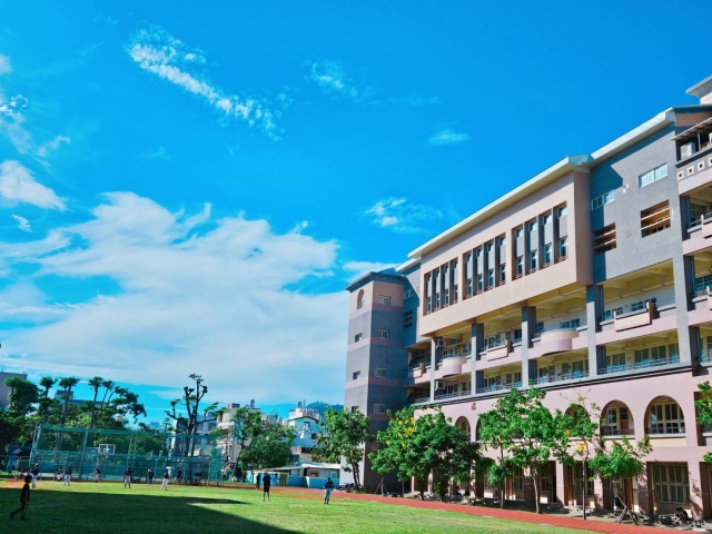 旗津DOC-許敏華-旗津的天空特別藍-南高輔導團隊114年數位加值競賽-家鄉的痕跡攝影競賽