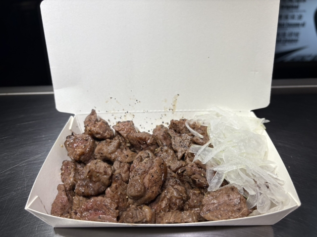 飛天火爆骰子牛-研磨黑胡椒-2025臺北夜市打牙祭 美味關係黑白配 夜市神美食人氣票選