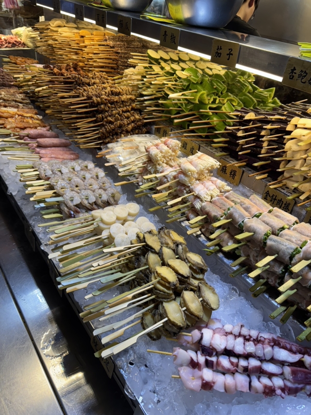 肉在瘋狂-烤肉串-2025臺北夜市打牙祭 美味關係黑白配 夜市神美食人氣票選
