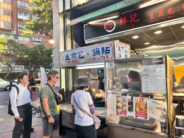 林記上海生煎包、鍋貼-2025臺北夜市打牙祭 美味關係黑白配 夜市神美食人氣票選