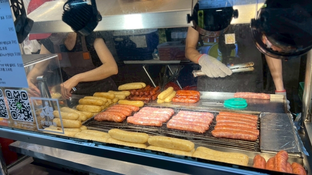 莎仕橘-綜合大腸包小腸-2025臺北夜市打牙祭 美味關係黑白配 夜市神美食人氣票選