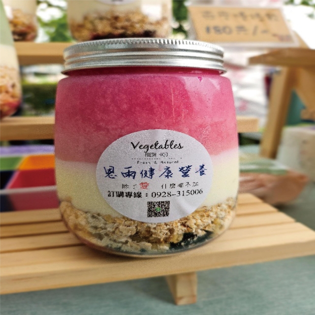 燕麥優格飲-戀戀莓飲（草莓）-2025 臺中市政府青年創業品牌推廣計畫-十大新創之星遴選活動