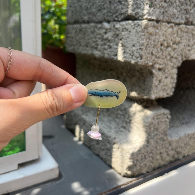 穿梭彩虹海的藍鯨胸針-2025 臺中市政府青年創業品牌推廣計畫-十大新創之星遴選活動