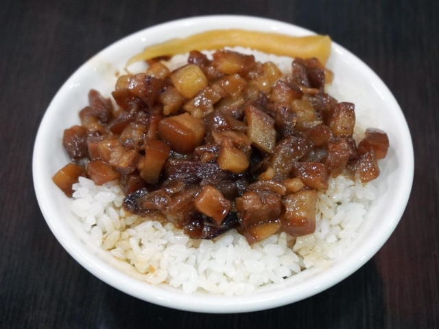 滷肉飯-2025 台灣美食爭霸戰：懂吃就來戰！票選年度神級美食，贏 $800 加菜金＆雞排！