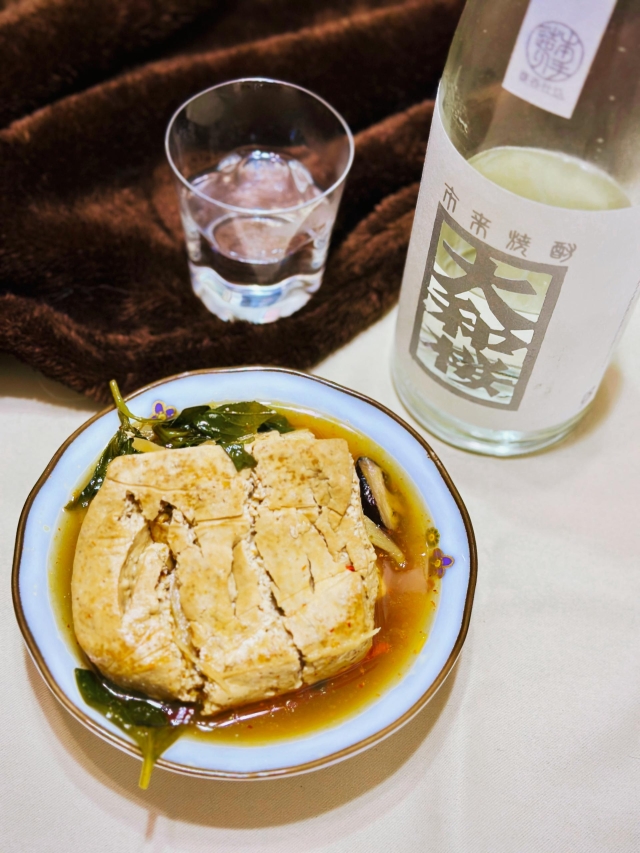 芋燒酎（湯割、碳酸割）x 蒸臭豆腐：剛剛好的平衡-日本燒酎 × 台灣小吃