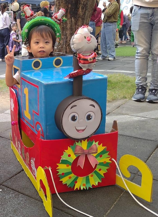 湯瑪士小火車雪橇-「紙箱變裝大賽」人氣王投票