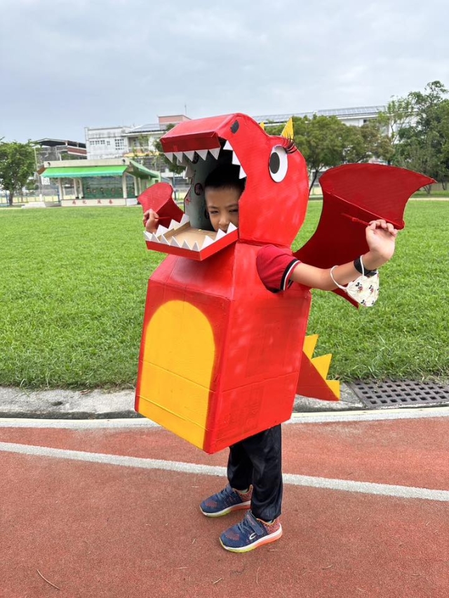 飛天小火龍-「紙箱變裝大賽」人氣王投票